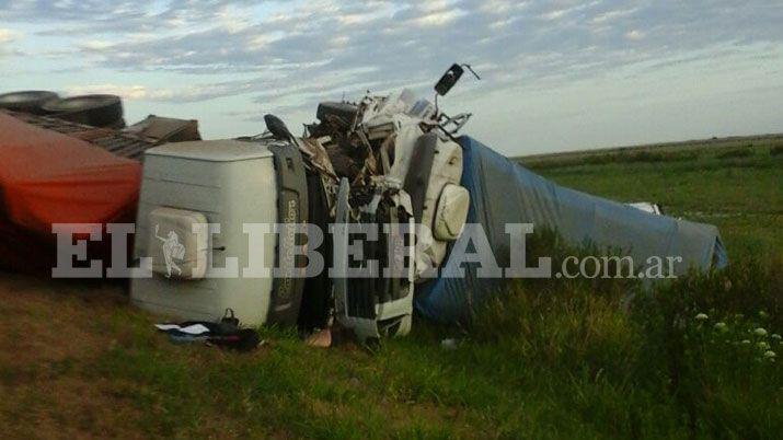 Violento accidente entre cuatro camiones y una camioneta en Ruta 34