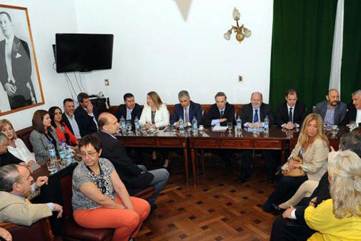 Hoy se celebró una reunión de gobernadores de seis provincias con los senadores del kirchnerismo