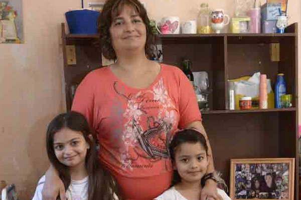 Santiaguentildea embarazada de trillizos gemelos en uacutenico saco