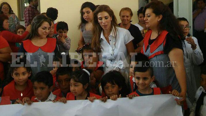 La gobernadora entregoacute insumos en la Escuela 1054 Fragata Libertad