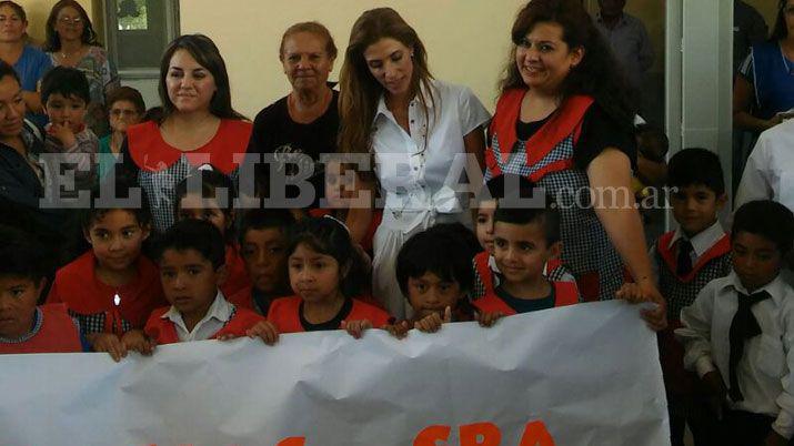 La gobernadora entregoacute insumos en la Escuela 1054 Fragata Libertad