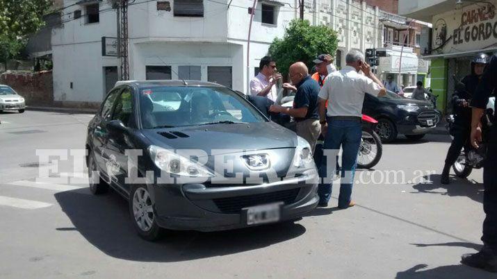 Mujer embarazada protagonizoacute un accidente de traacutensito
