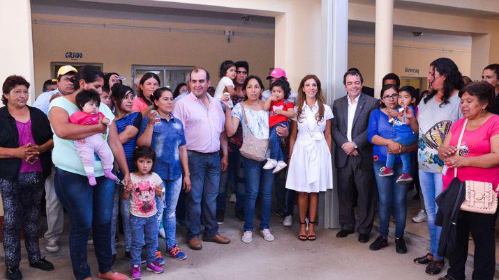 La Gobernadora entregoacute viviendas sociales en el departamento Banda