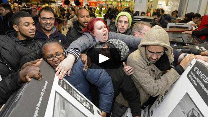 VIDEO A las pintildeas y empujones por el Black Friday en EEUU