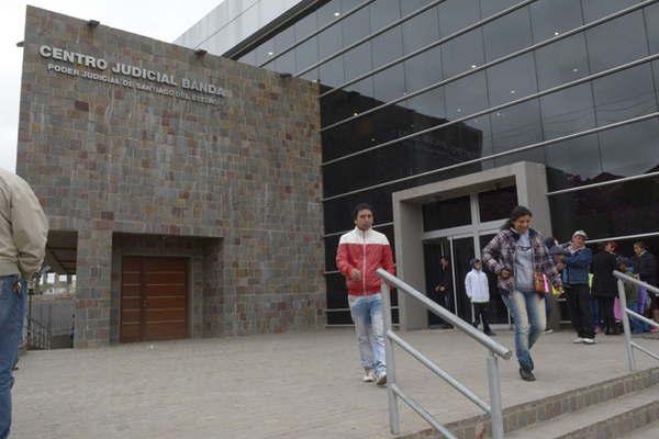 Acusa a su ex de violar una prohibicioacuten  de acercamiento