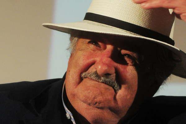 Emir Kusturica prepara un documental sobre el ex presidente Joseacute Mujica