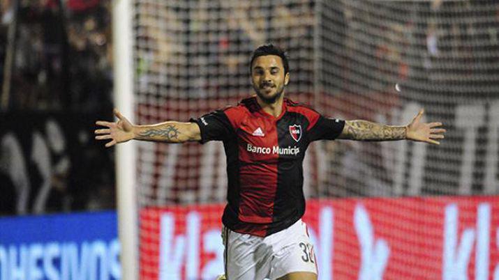 Newells ganoacute en el final y sigue prendido