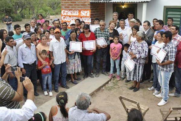 Entregaron 40 viviendas sociales a distintas familias del departamento Figueroa
