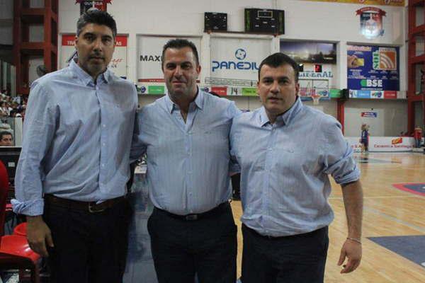 La dirigencia cortoacute al cuerpo teacutecnico  