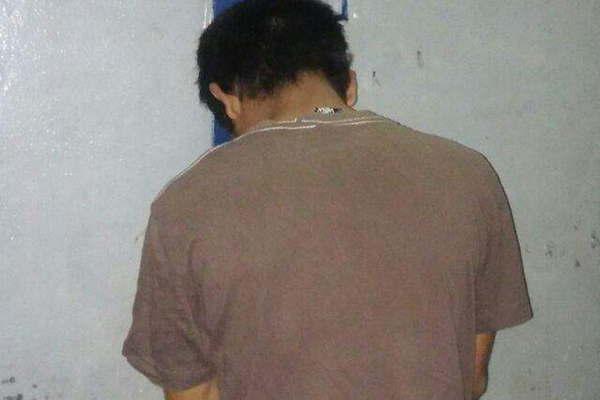 Agredioacute a su ex fracturoacute a su hijastro de tres antildeos y lo arrojoacute al canal