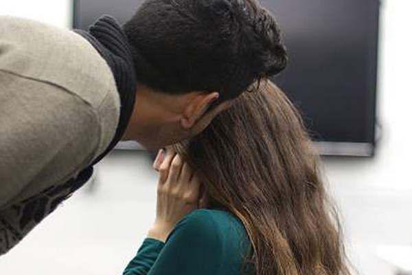 Estudiante denuncioacute que un profesor la desaproboacute  porque queriacutea llevarla a la cama y ella se negoacute