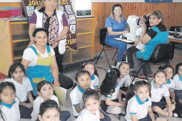 El Club de Leones La Banda Dr Jorge W Abalos impulsa la Campantildea Cuidemos Nuestros Ojitos