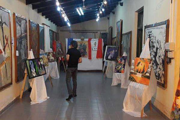 Dieron apertura a una muestra artiacutestica del Taller de Arte y Reciclado