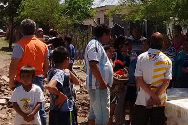 Asisten a familias que sufrieron filtraciones de sus viviendas 