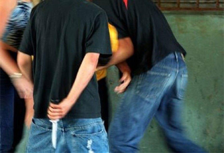 Hirioacute con un cuchillo a su compantildeero de trabajo