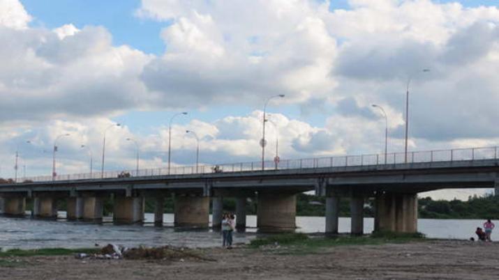 Pescador evitoacute que una mujer se matara tiraacutendose al Riacuteo Dulce