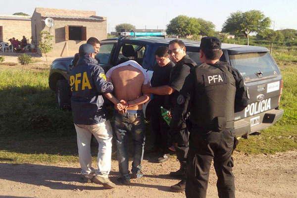 Indagaraacuten a los cinco detenidos por el bombardeo de droga