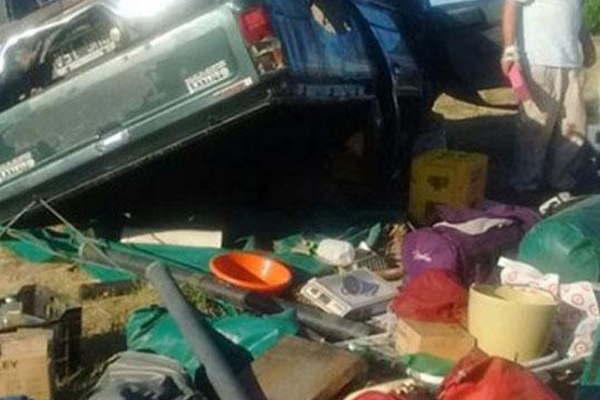 Un hombre murioacute al volcar la camioneta en la que se conduciacutea