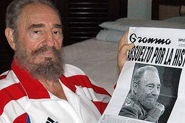 Seguacuten Forbes teniacutea una fortuna de us 900 millones