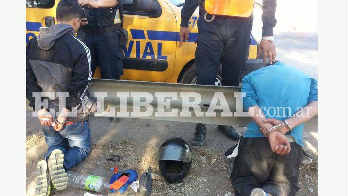 Dos detenidos tras arrebatar un celular