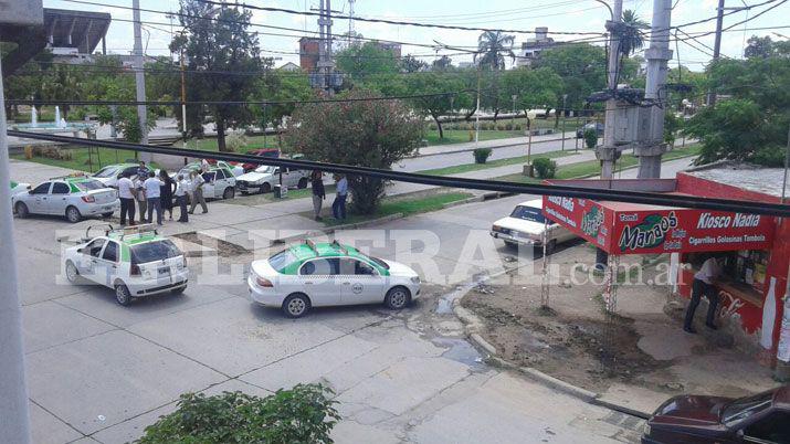 Taxistas cortan traacutensito en Coloacuten y San Martiacuten