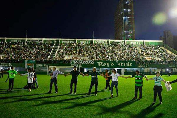 La ciudad de Chapecoacute quedoacute inmersa en su dolor