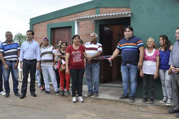 Entregaron viviendas sociales en varias localidades del interior