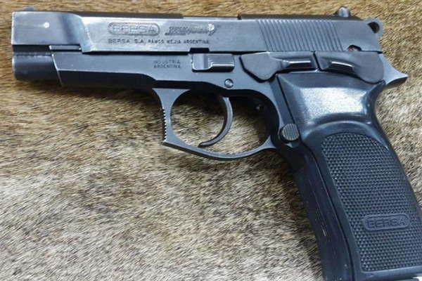 Investigaraacuten el nuacutemero de serie de la pistola fotografiada