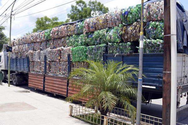 La Banda envioacute a China maacutes de 5 millones de botellas para reciclar