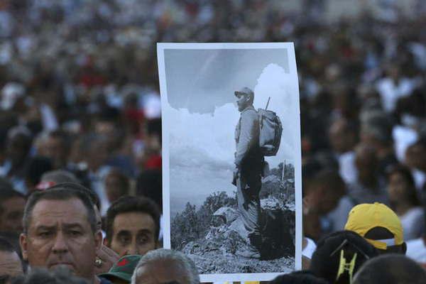Miles de personas y delegaciones de todo el mundo le dieron el uacuteltimo adioacutes a Fidel Castro 