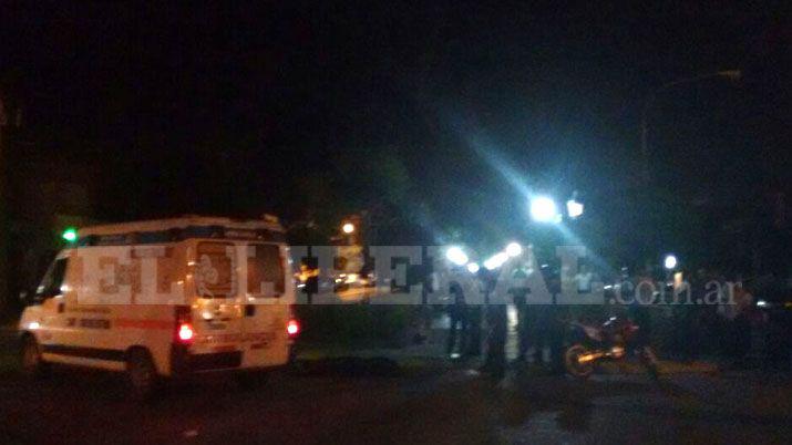 Una mujer muerta al chocar su moto con un automóvil