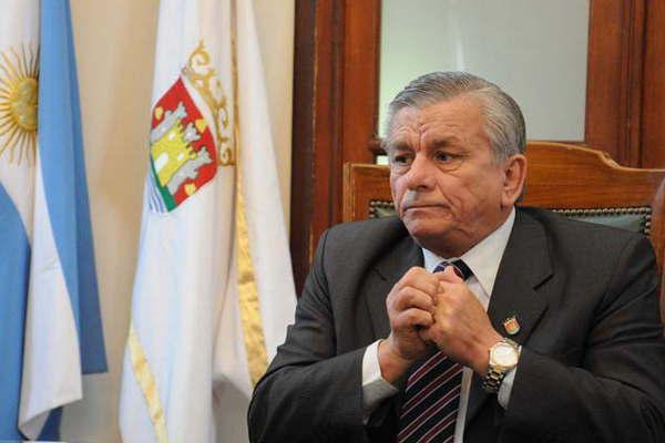 Maacutes de 7 mil empleados municipales de la Capital cobraraacuten el bono de fin de antildeo de 7000