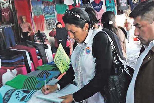 Preocupa en Las Termas la venta ilegal de mercaderiacutea en la viacutea puacuteblica