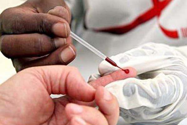 Por diacutea quince personas adquieren el VIH y cuatro mueren a causa del sida