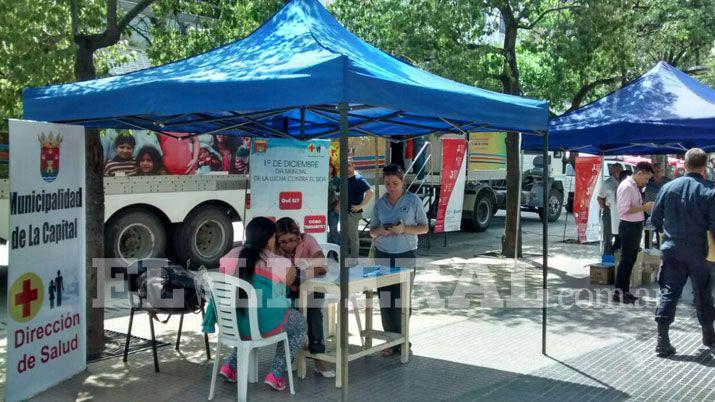 Campantildea para concientizar sobre el Sida y la donacioacuten de sangre