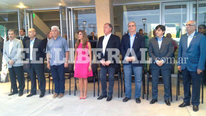 La gobernadora Claudia de Zamora inauguró el Natatorio Olímpico
