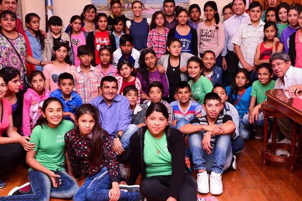La gobernadora Claudia de Zamora recibioacute alumnos de establecimientos educativos del Dpto Moreno
