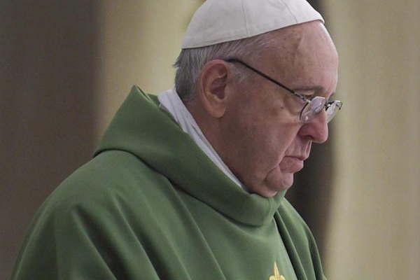 El Papa solicitoacute que en ninguna parte existan nintildeos soldados