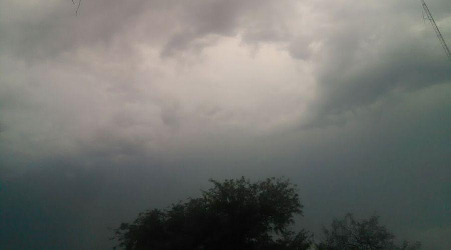 Cielo plomizo en Colonia Dora