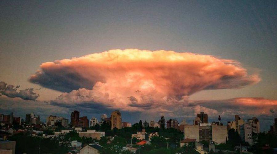 Neuquen- furor en las redes sociales por una suacuteper nube