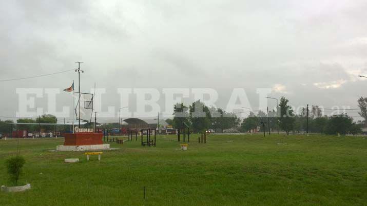 La lluvia llegoacute a Quimiliacute Bandera Malbraacuten y Los Juriacutees