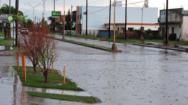 La lluvia llegoacute a Quimiliacute Bandera Malbraacuten y Los Juriacutees