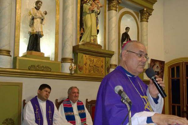 Obispo de Antildeatuya celebroacute una misa por el alma de Marito