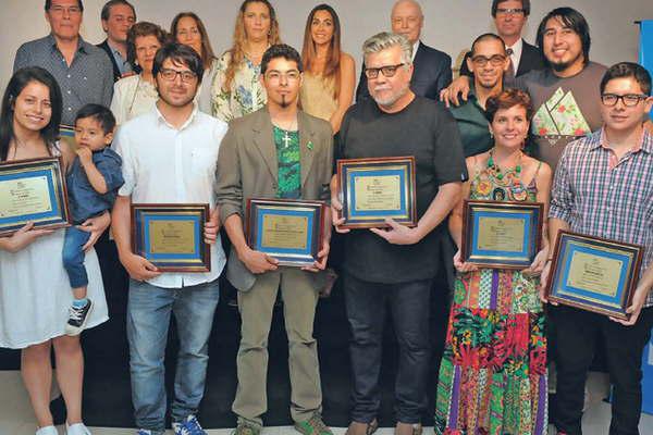 La Fundacioacuten Cultural Santiago del Estero entregoacute los premios del VII Concurso Regional de Pintura