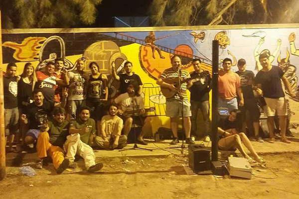 Pintores y muacutesicos hacen sentir el Festival de la Chacarera en los barrios 