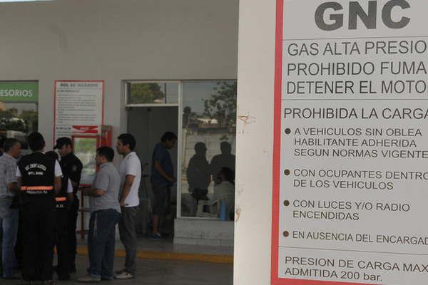 Terror en una estacioacuten de servicio tras el incendio de un automoacutevil que cargaba GNC