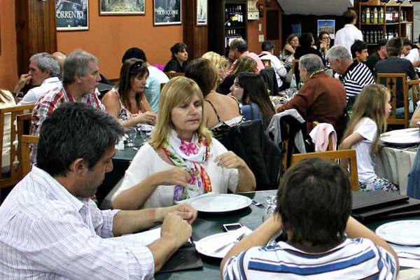 Vacaciones- almorzar o cenar en Mar del Plata costaraacute maacutes de 200 por persona este verano