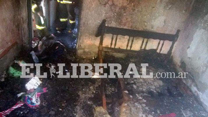 Voraz incendio consumioacute los bienes de una familia loretana