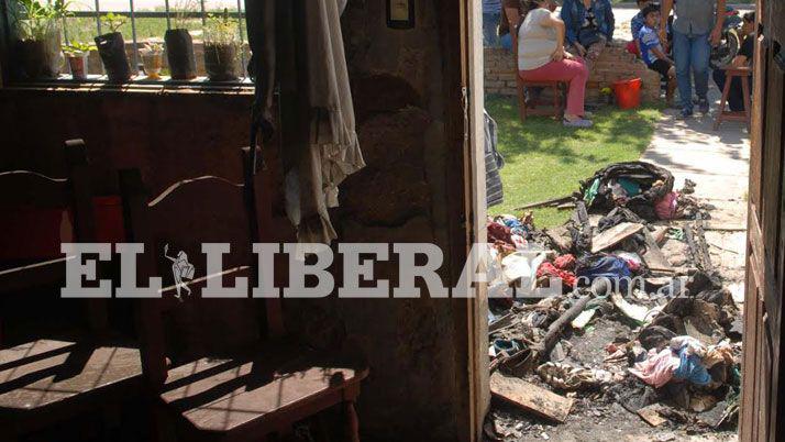 Voraz incendio consumioacute los bienes de una familia loretana