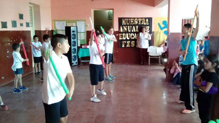 Exitosa muestra gimnaacutestica interinstitucional de escuelas choyanas
